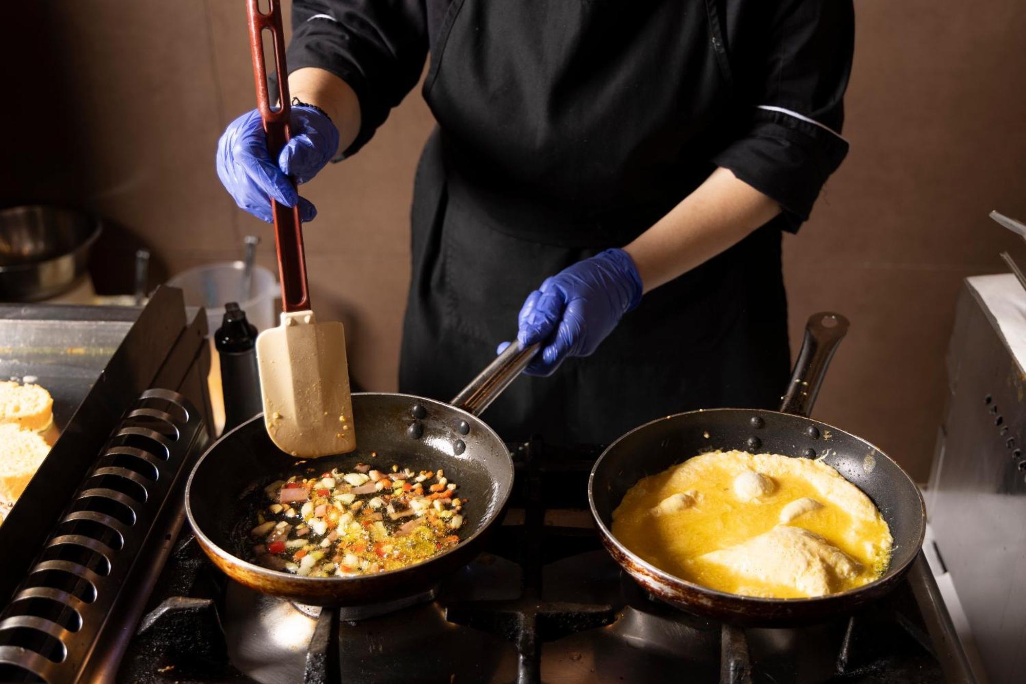 Alia Palace Hotel - Adults Only 16+ Chalkidiki Bagian luar foto A chef cooking