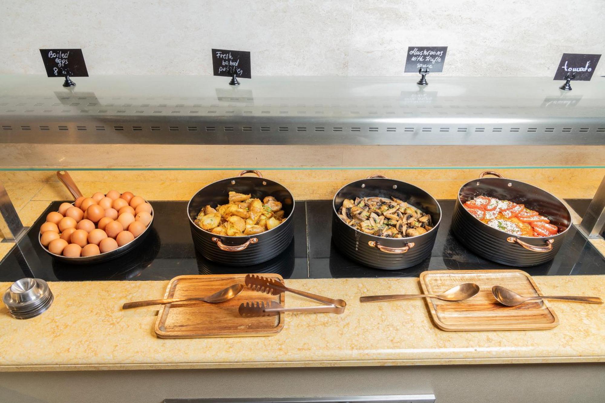 Alia Palace Hotel - Adults Only 16+ Chalkidiki Bagian luar foto A breakfast buffet at a hotel