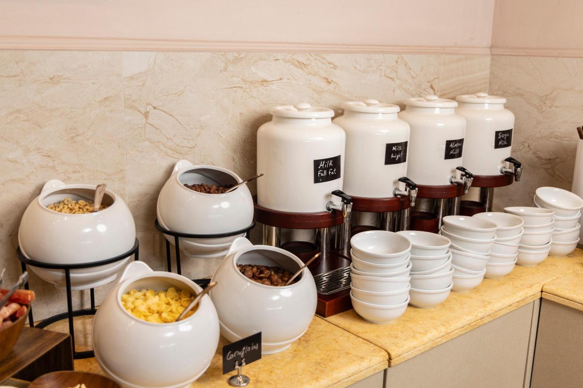 Alia Palace Hotel - Adults Only 16+ Chalkidiki Bagian luar foto A selection of teas at a buffet