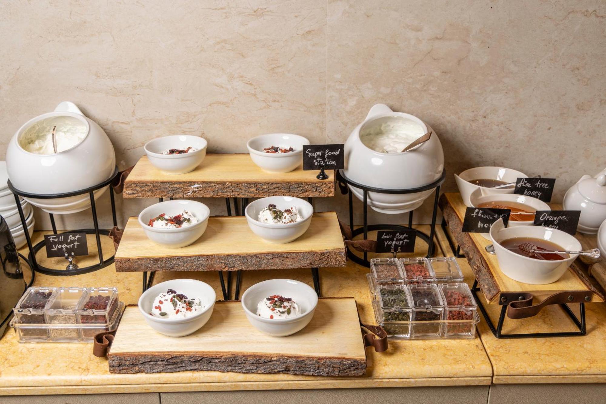 Alia Palace Hotel - Adults Only 16+ Chalkidiki Bagian luar foto A selection of teas at a buffet