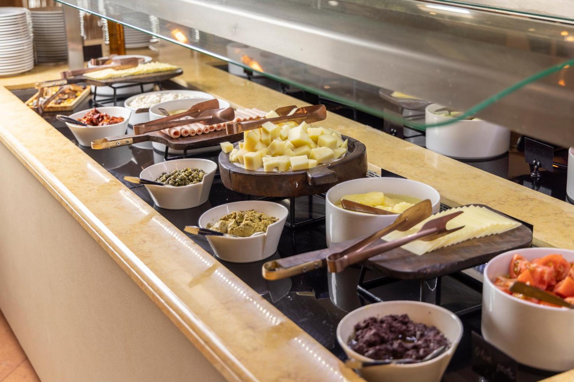 Alia Palace Hotel - Adults Only 16+ Chalkidiki Bagian luar foto A cheese platter